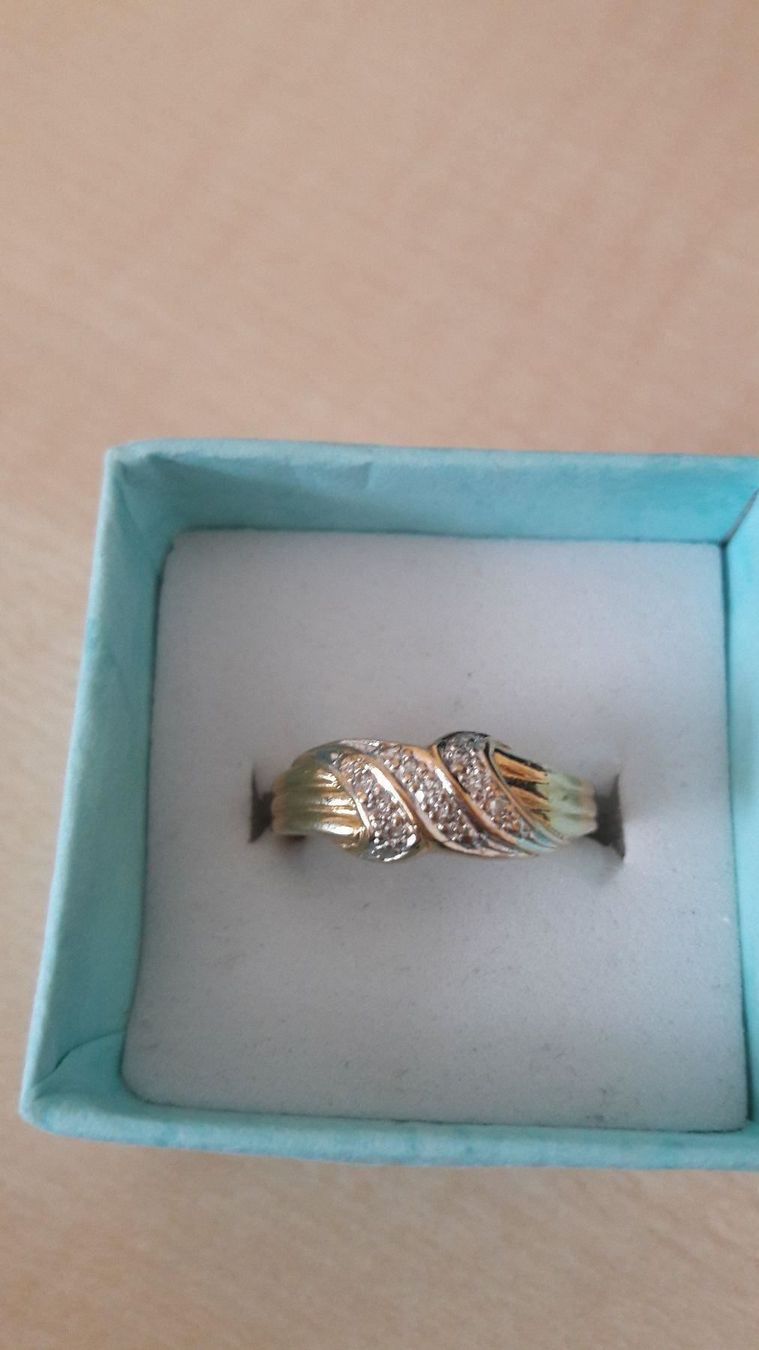 Anelli: gelbgoldring mit brilianten . – Usato da Herznach venduto da raycecile