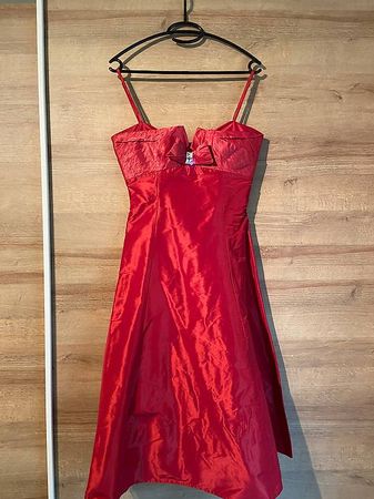 Burgunderrotes, schimmerndes Abendkleid von Modissa Gr. 36