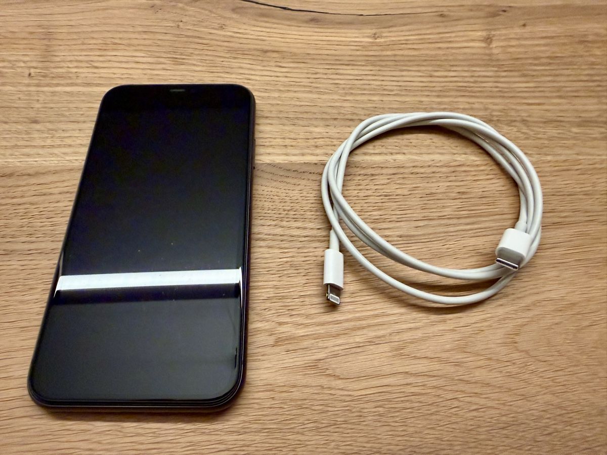 Apple Handys / Smartphones: Apple iPhone 11 64 GB Schwarz – Gebraucht aus Appenzell von ina_xvz9 7
