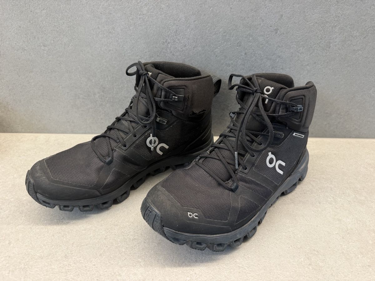On Herrenschuhe: On Cloudrock Waterproof Wanderschuhe schwarz Grösse 40.5 – Gebraucht aus Niederrohrdorf von Mele1177 1