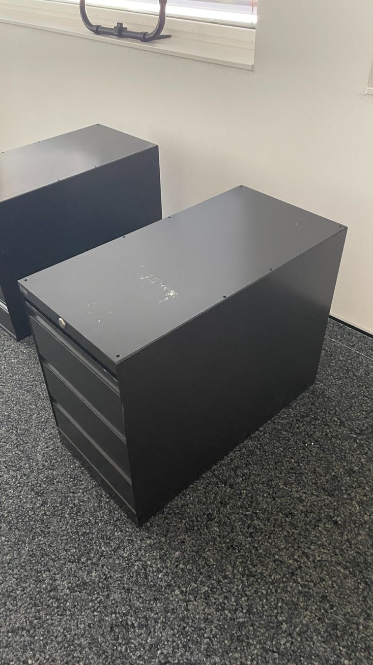 Kommoden: Bürokorpus Metall grau mit 3 Schubladen – Gebraucht aus Thun von backjump 1
