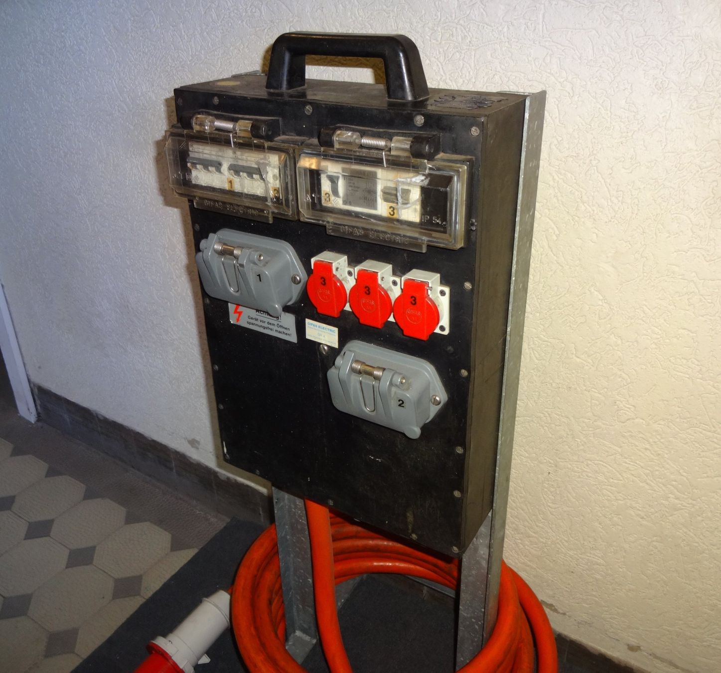 GIFAS Elettrotecnica: Stromverteiler Baustromverteiler von GIFAS 63A mit Kabel – Usato da St. Gallen venduto da WWL 1