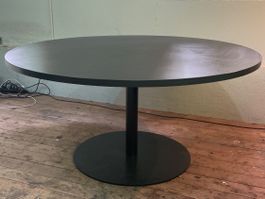 GROSSER RUNDER TISCH, MIT LINOLEUM PLATTE