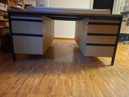 Massives praktisches Holzpult