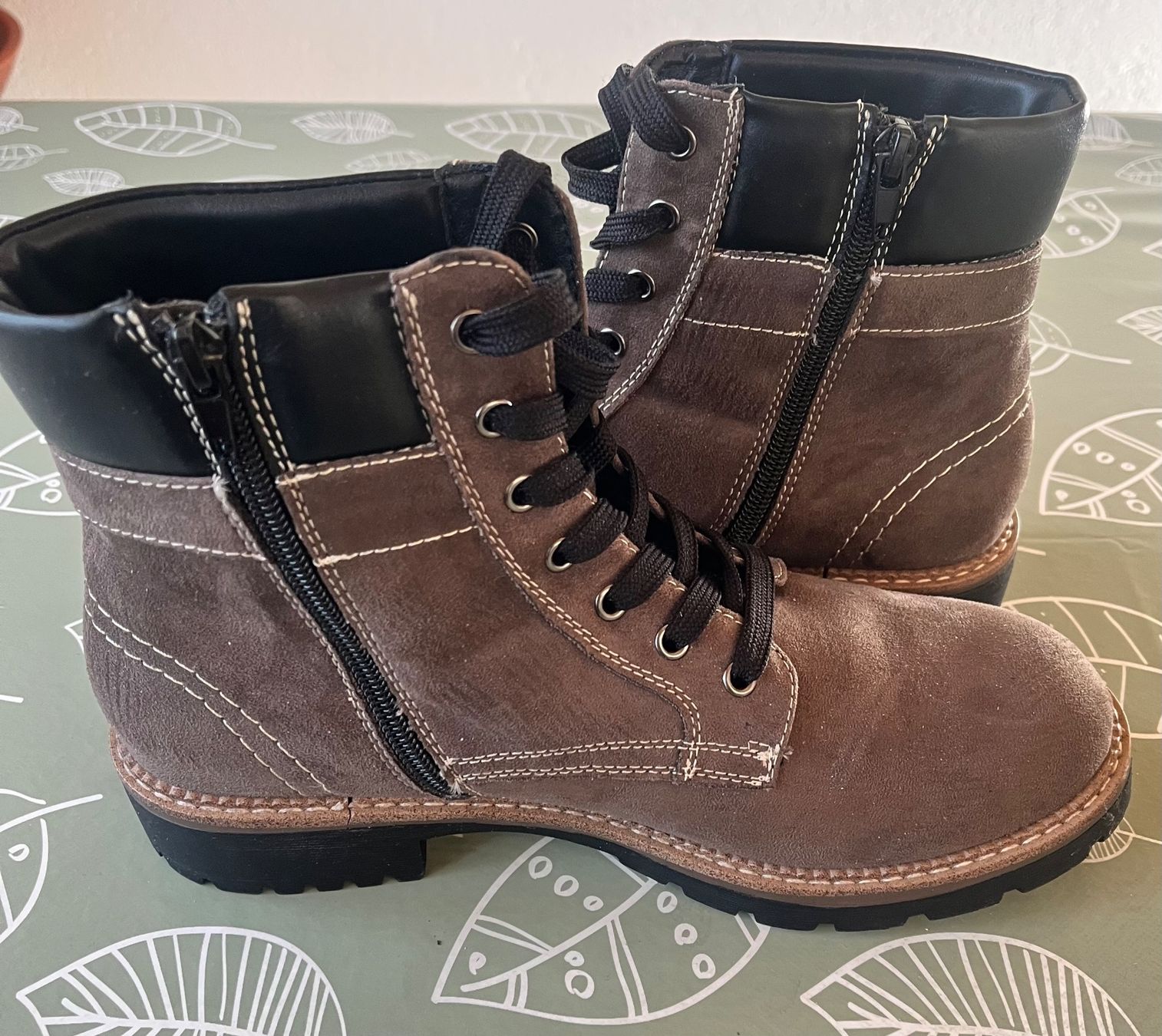 Damenschuhe: Braune Damenstiefeletten im robusten Stil, Gr.39 – Gebraucht aus Uffikon von san123day 2
