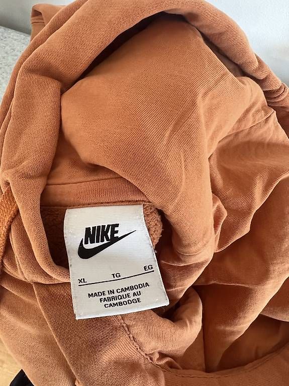 Maglioni & Felpe: Nike Kapuzenpullover in orange – Usato da Fribourg venduto da lea_r6sd 3