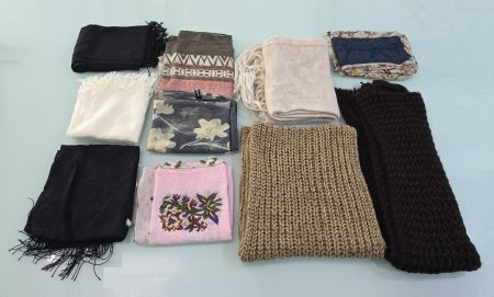 10x Diverse Damen Schals in diversen Farben / 10 Stück