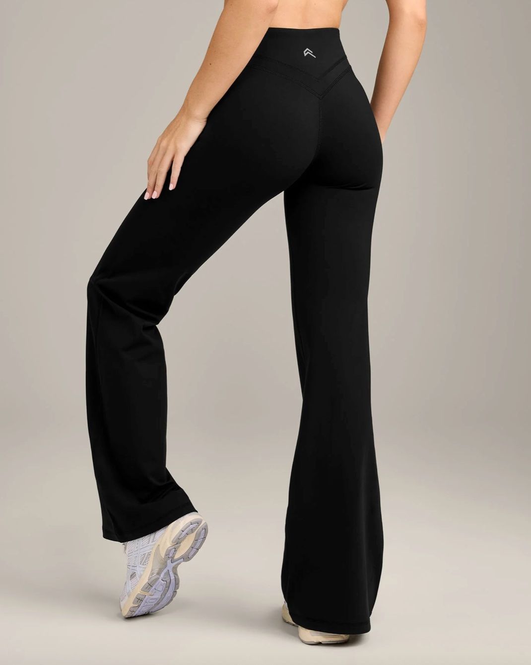 Leggings: Oner Active Unifiedmove™ Wrap Flared Bottoms - Black – Usato da Zürich venduto da SNovo 2