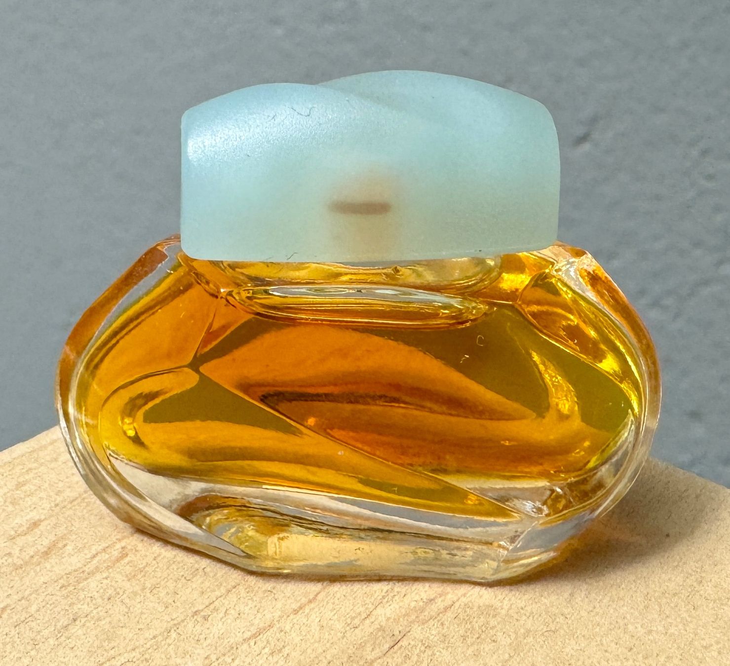 Estée Lauder Profumi & Eau de Toilette: Knowing - Estée Lauder - alte Parfum-Miniatur – Usato da Rothrist venduto da Luckywinner