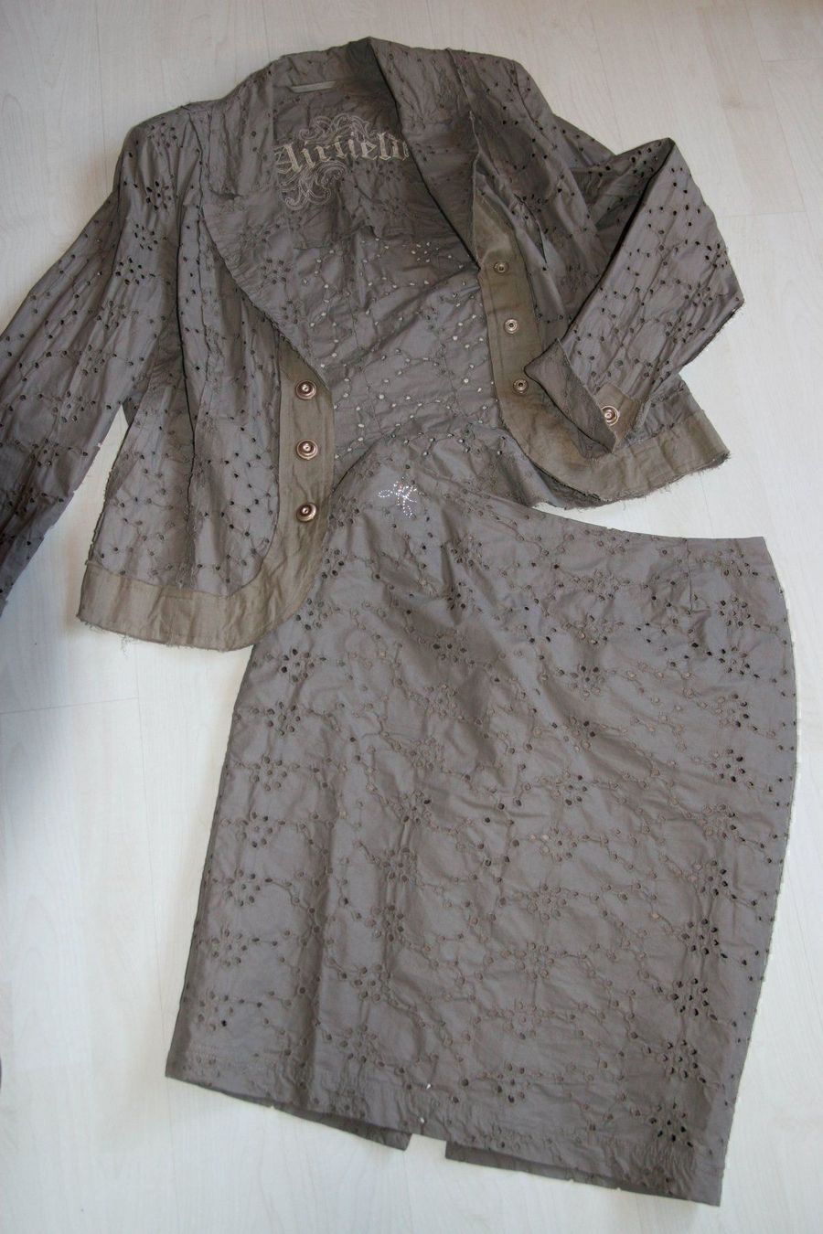 Costumi: Deux Pies von Airfield, Gr. 42 – Usato da Fislisbach venduto da lorgli 1