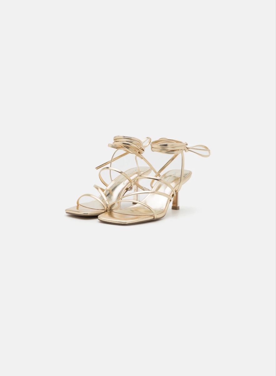 Scarpe da donna: Riemensandalette gold – Nuovo e nell'imballaggio originale da Frauenfeld venduto da hannamaria29