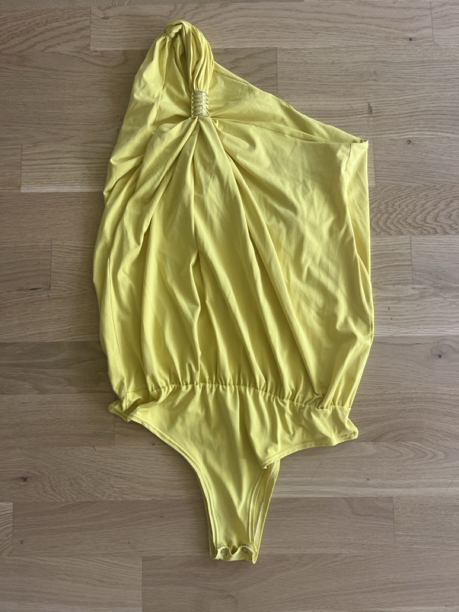 Tops: Body gelb ein Schulter Grösse M – D'occasion à Thun par pri_655z