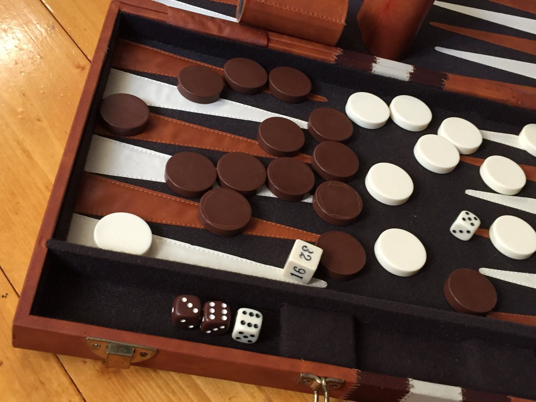 Giochi: Backgammonspiel Koffer & Bakelit Steinen – Usato da Schaffhausen venduto da vintageville 2