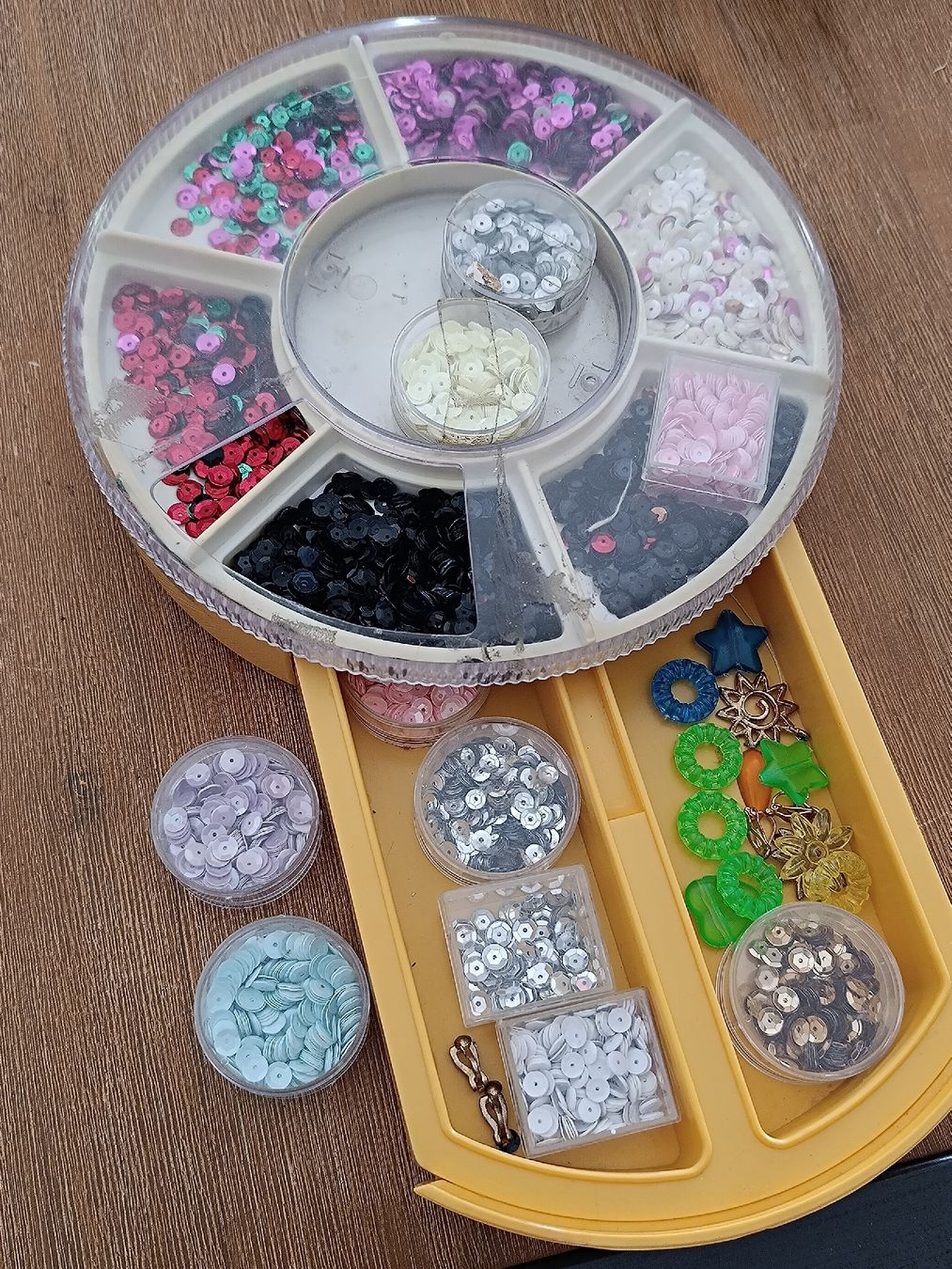 Kit bricolage: Bastelperlen-Set, Pailletten, Bastelmaterial – Usato da Oensingen venduto da jes_55lt 2
