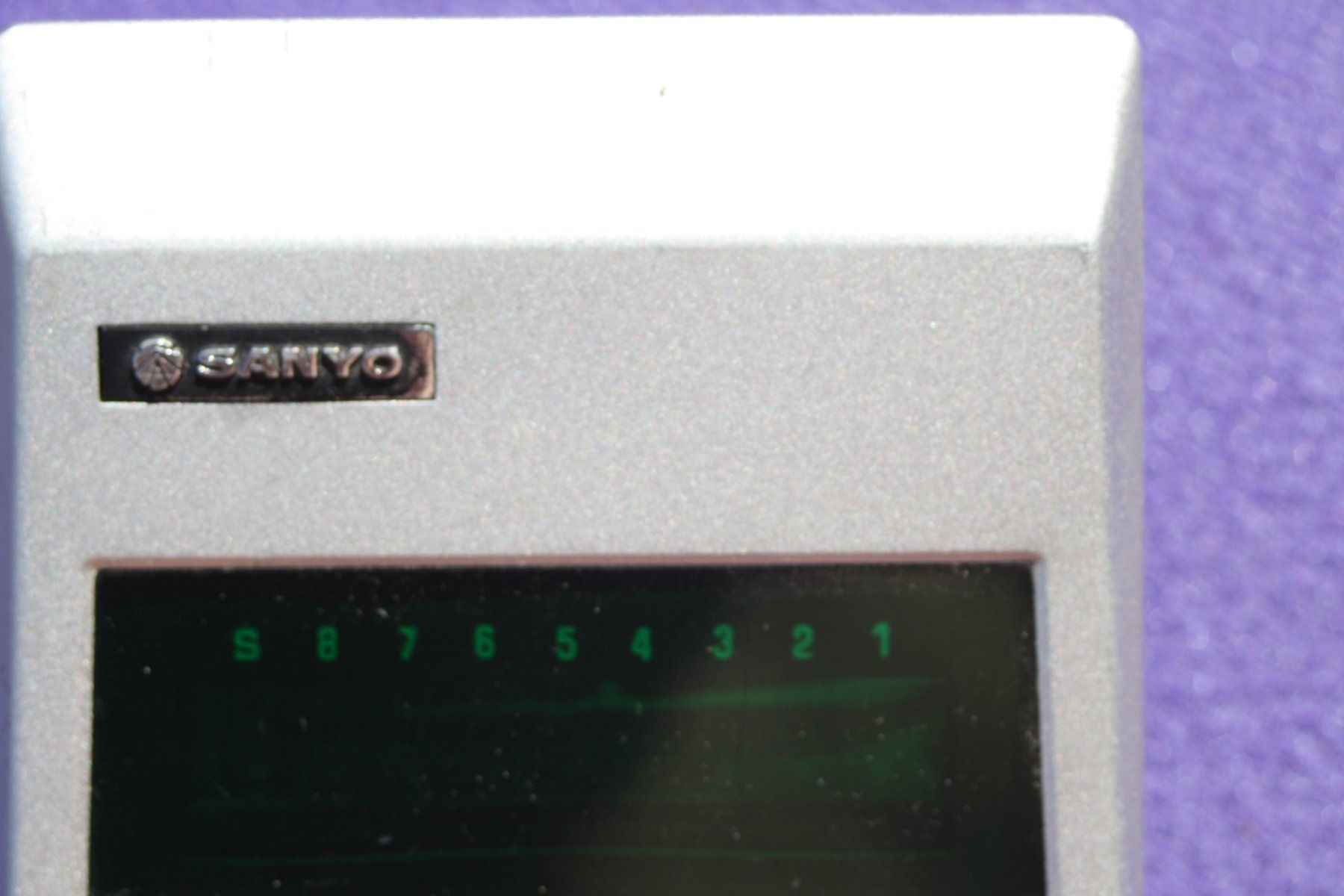 Sanyo Taschenrechner: SANYO VINTAGE LED TASCHENRECHNER – Gebraucht aus Wauwil von Pneuedy 3