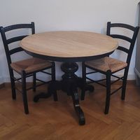 Set Tisch rund mit 2 Stühlen