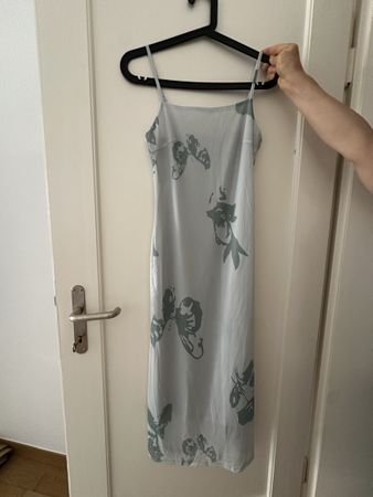 Kleid mit Schmetterlingsmuster Grösse S