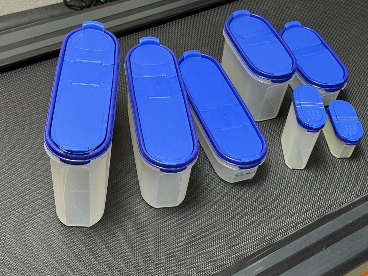 Tupperware Behälter & Ähnliches: Tupperware Vorratsbehälter gebraucht – Gebraucht aus Oetwil am See von Luckyluke1