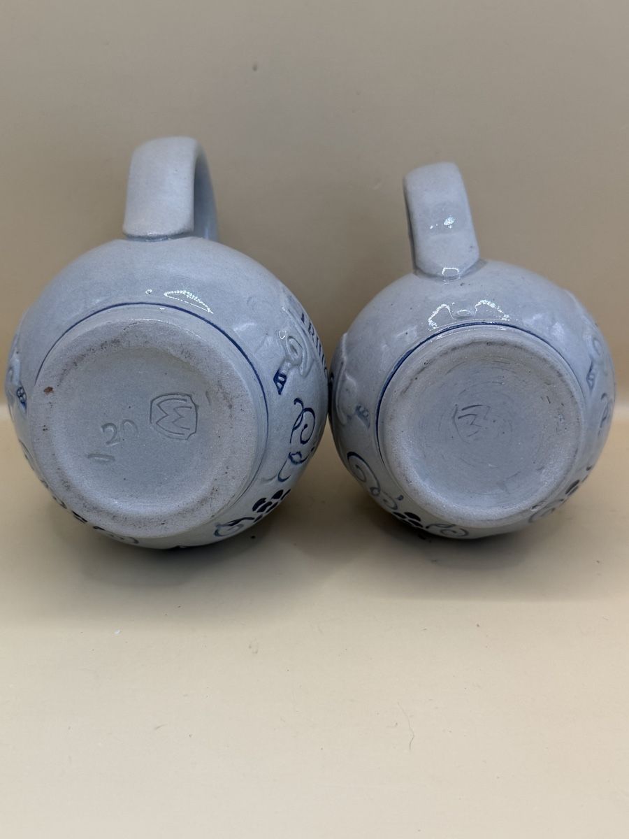 Caraffe: 2 pichets grès bleu décor vigne vintage Allemagne – Usato da Genève venduto da sho_67qj 6