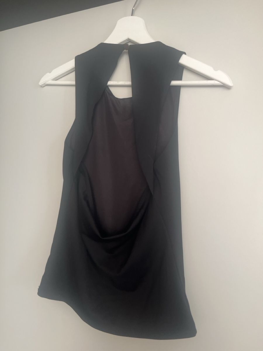 Guess T-shirt: Maglia Guess boutique  – Usato da Etoy venduto da rom_r8cx 1