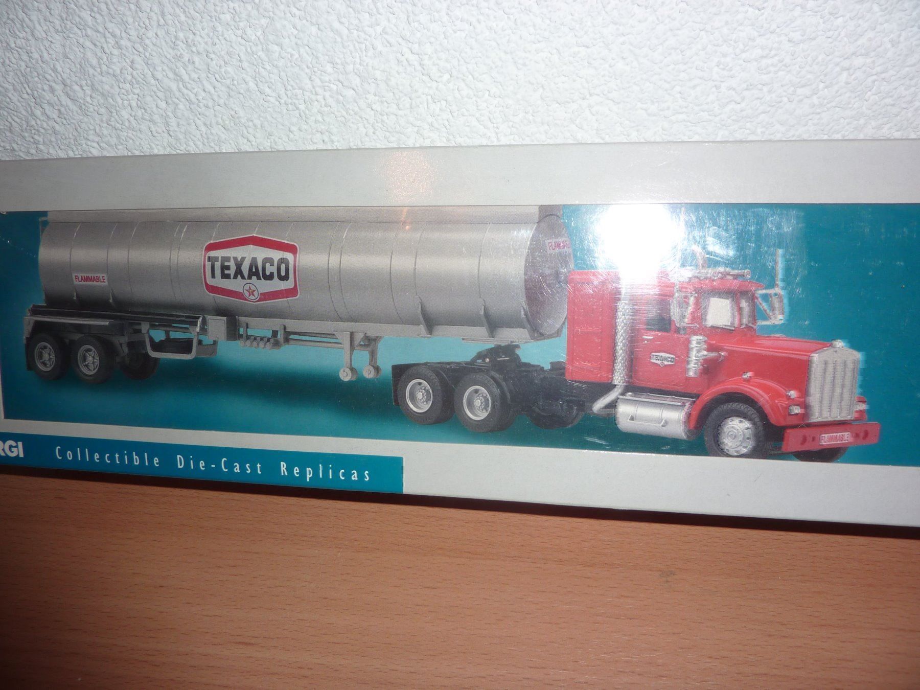 Modellautos: KENWORTH W925 – Neu und originalverpackt aus Balsthal von bouteliee