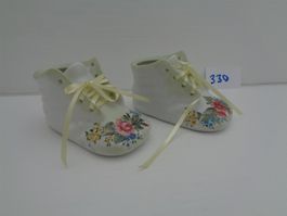 2 kleine Porzellan-Schuhe