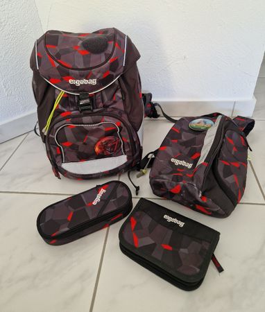 Ergobag Schulranzen Set mit 2x Etui und Turnrucksack