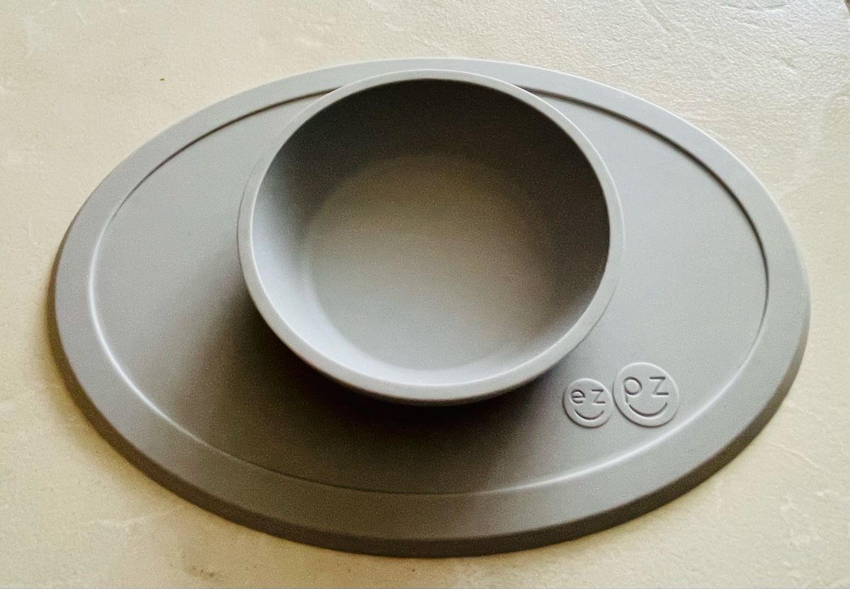 Ezpz Teller: EzPz The Tiny Bowl - Silicone – Gebraucht aus Zollikerberg von BS.SM 1