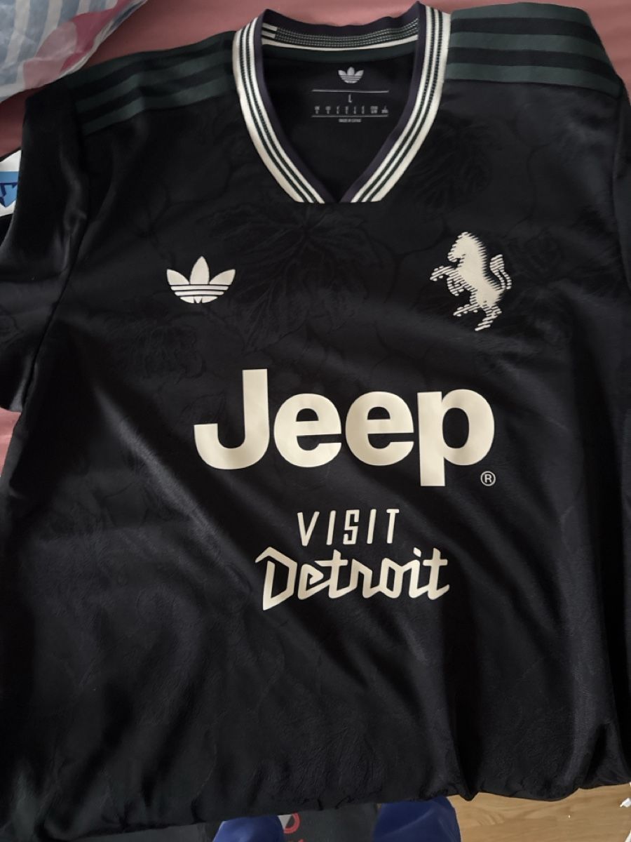 Juventus Canottiere & Pantaloni: Zhegrova Juventus  – Nuovo (secondo la descrizione) da Basel venduto da giu_wq86 3
