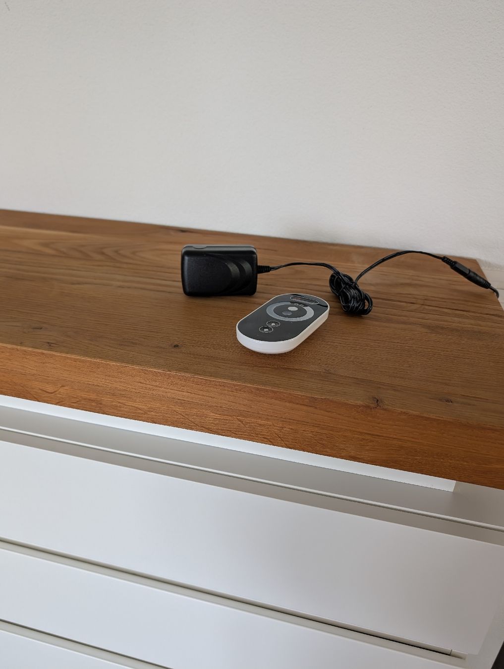 Cassettiere: Sideboard weiss und Echtholz-Abdeckung – Usato da Berg TG venduto da KatRo 5