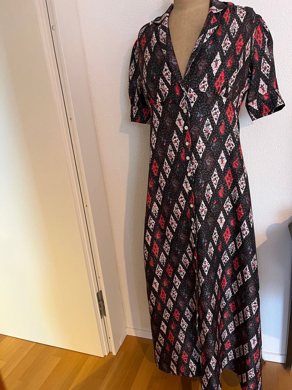 Vestiti: MUZUNGU SISTERS Seidenkleid – Usato da Luzern venduto da Aleoschli 1