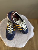 Adidas Sneaker dunkelblau-gelb gestreift T74
