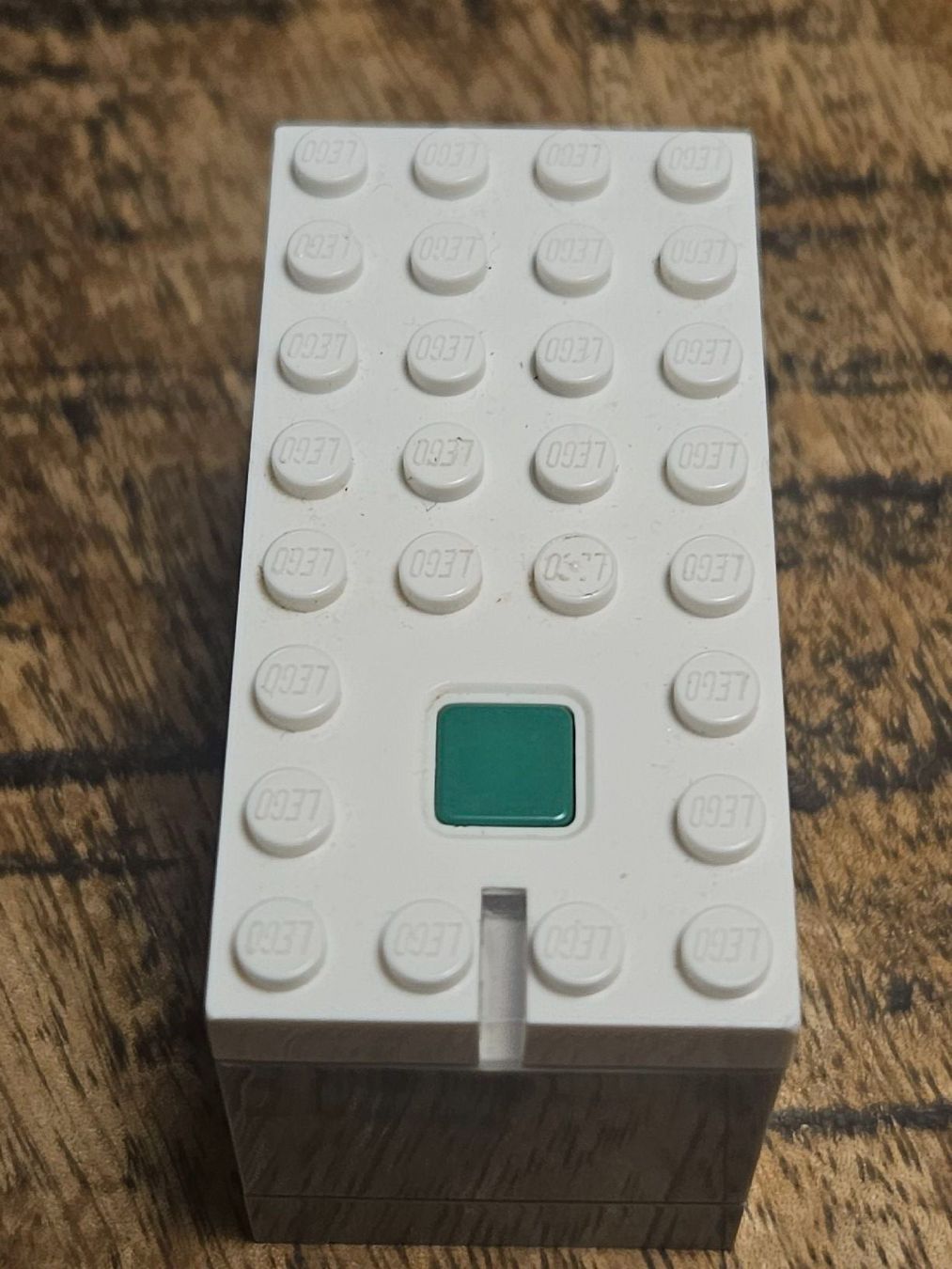 Lego Kit di costruzioni: lego White Electric 9V Battery Box Powered Up Bluetooth HUB – Usato da Confignon venduto da Ecrofigs 1