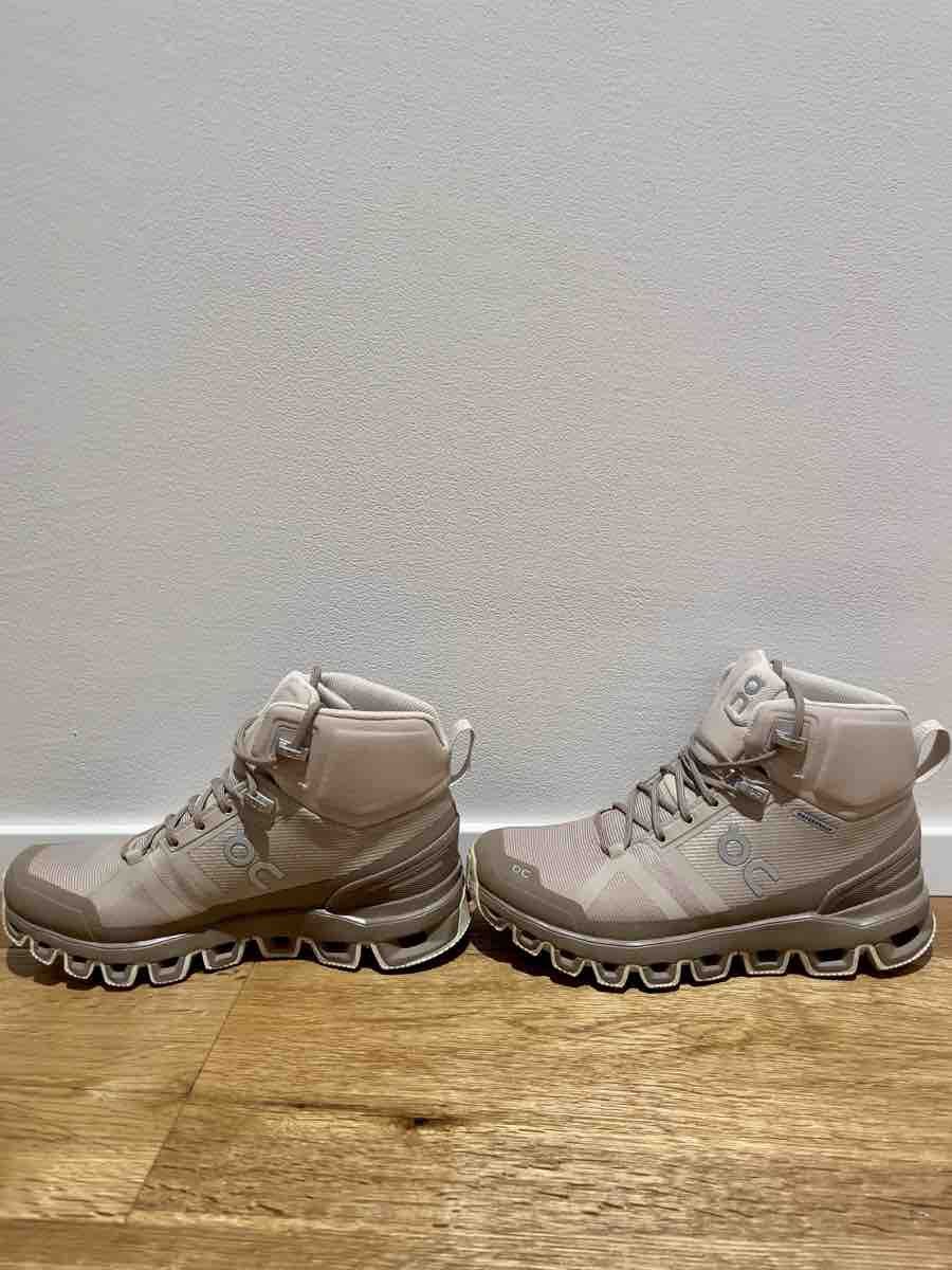 On Scarpe da donna: On Cloud Wanderschuh Damen Grösse 36.5 neuwertig – Nuovo (secondo la descrizione) da Zufikon venduto da Mlaue 2