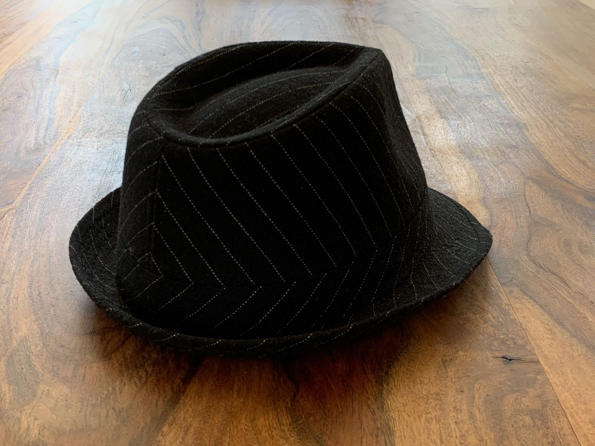 Hüte, Mützen & Caps: Herren Hut schwarz Grösse M gestreift – Gebraucht aus Plaffeien von olpari 2