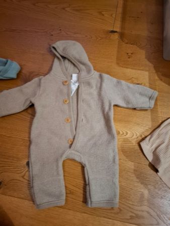 Baby Wollwalk Anzug beige mit Kapuze Grösse 50/56