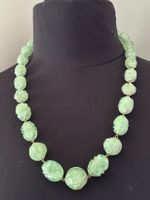 Collier fantaisie vert clair perles sculptées longueur 58 cm