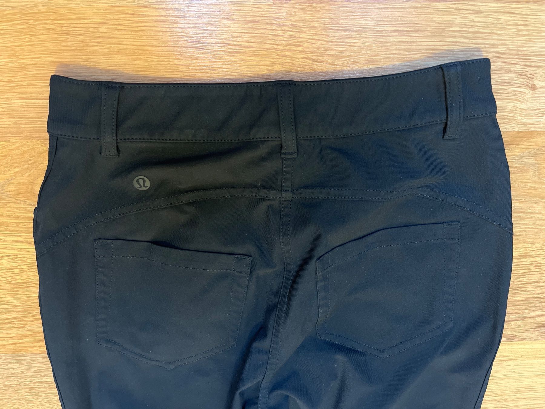 Lululemon Pantaloni: Pantalon Lululemon taille 4 – Usato da Genève venduto da fyshbird 1