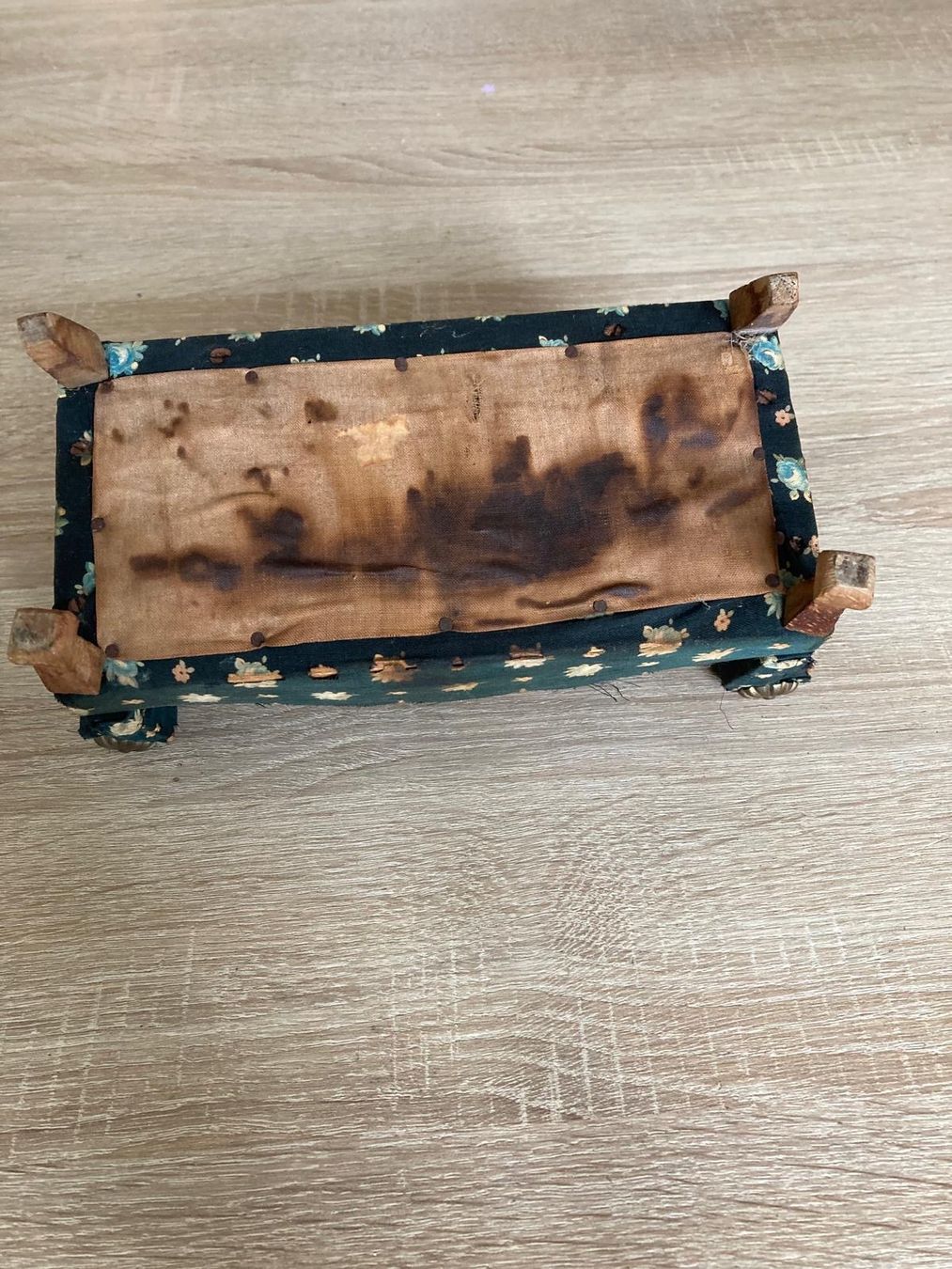 Giocattoli: Antikes Puppensofa (ohne Puppe) – Usato da Buttikon SZ venduto da FlohmarktParadies 1