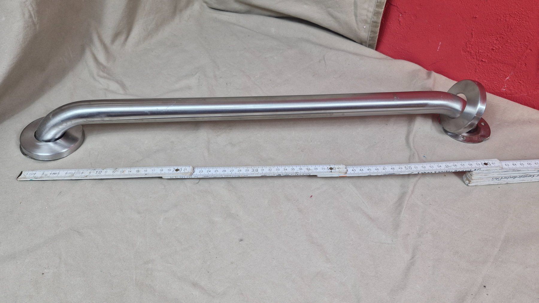 Geländer: Haltegriff WC oder Badewanne 66 cm (153) – Gebraucht aus Dorf von Zur-Lingg