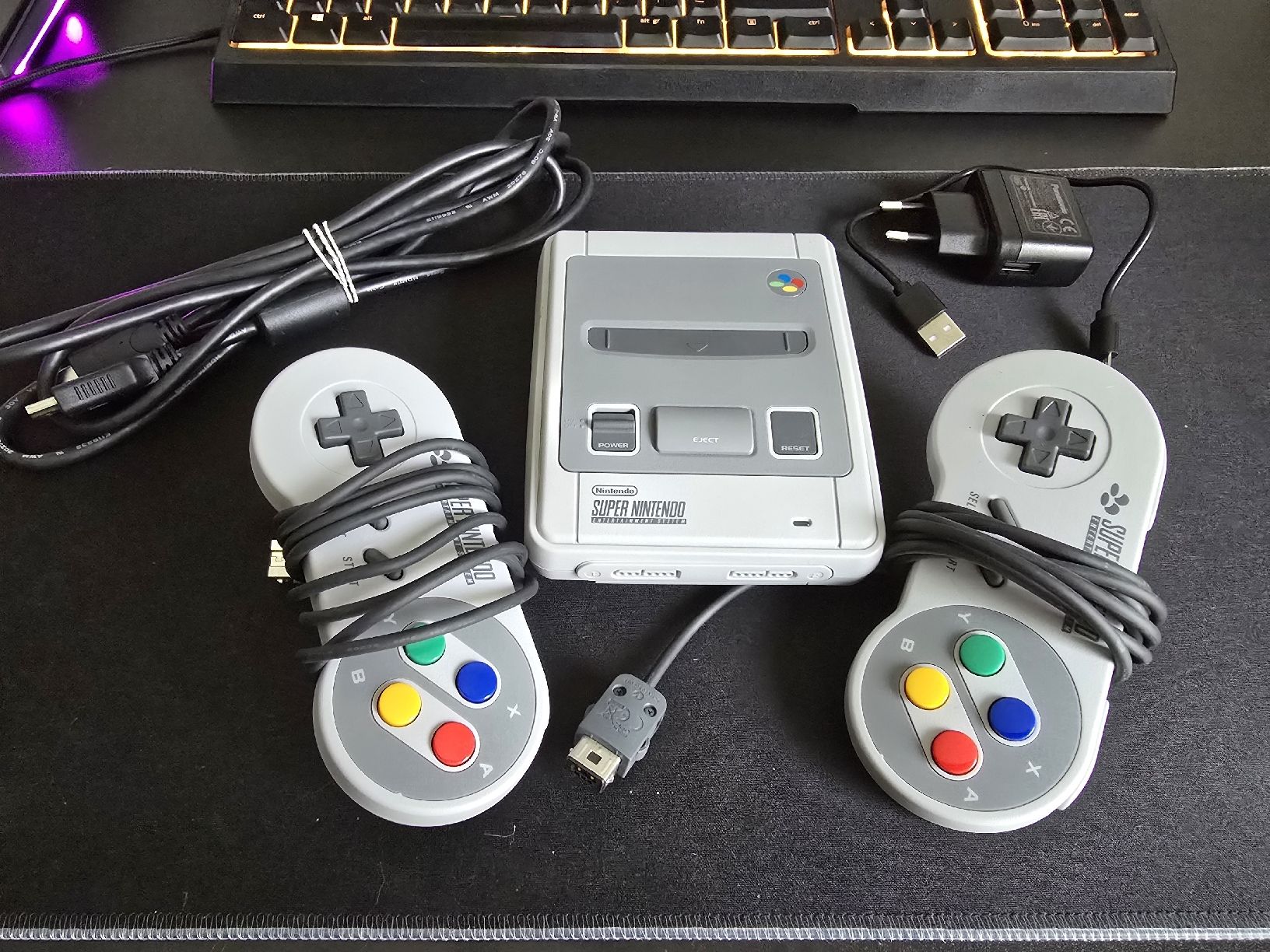 Nintendo Console: Nintendo SNES mini en excellent état – Nuovo (secondo la descrizione) da Chézard-St-Martin venduto da arkanges25