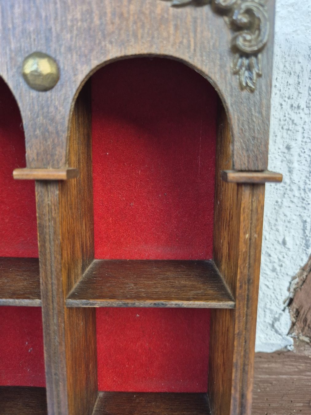 Scaffali: Miniatur Regal Holz mit rotem Hintergrund – Usato da Eschlikon TG venduto da zuzanka80 3