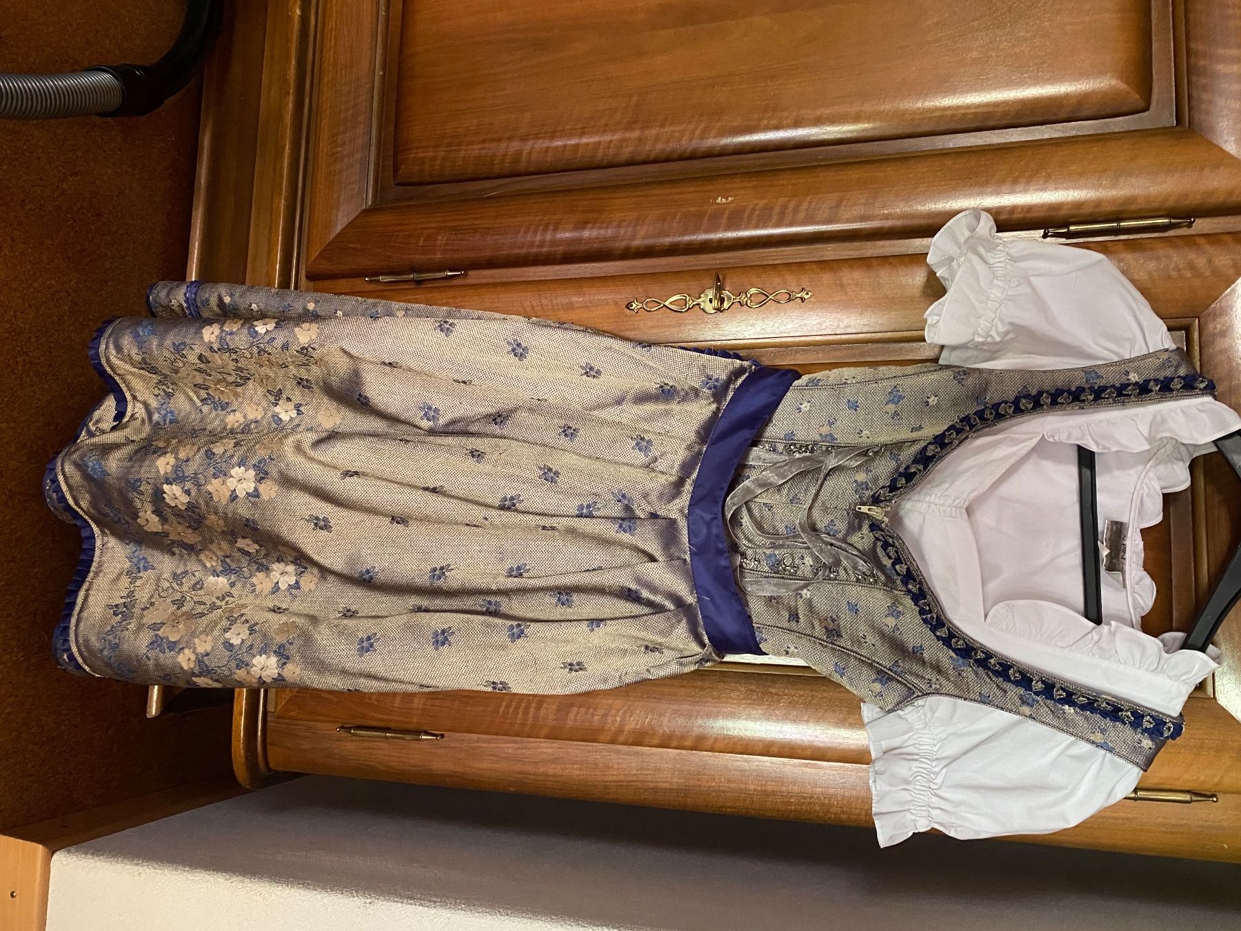 Vestiti: Dirndl Alpin blau Grösse 34 – Usato da Klosters venduto da Rigi98