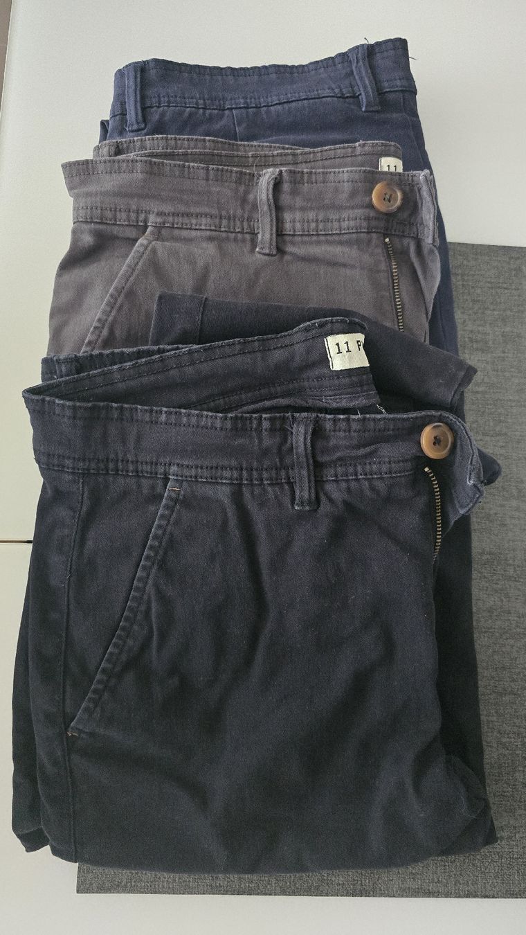 Pantaloni: 3 pantalons homme – Usato da Düdingen venduto da Ayatola