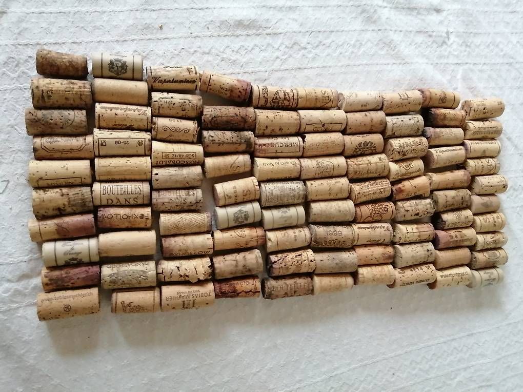 Apribottiglie & Tappi per chiusura: 100 Weinkorken Sammlung Basteln Deko DIY – Usato da Honau venduto da holunder3