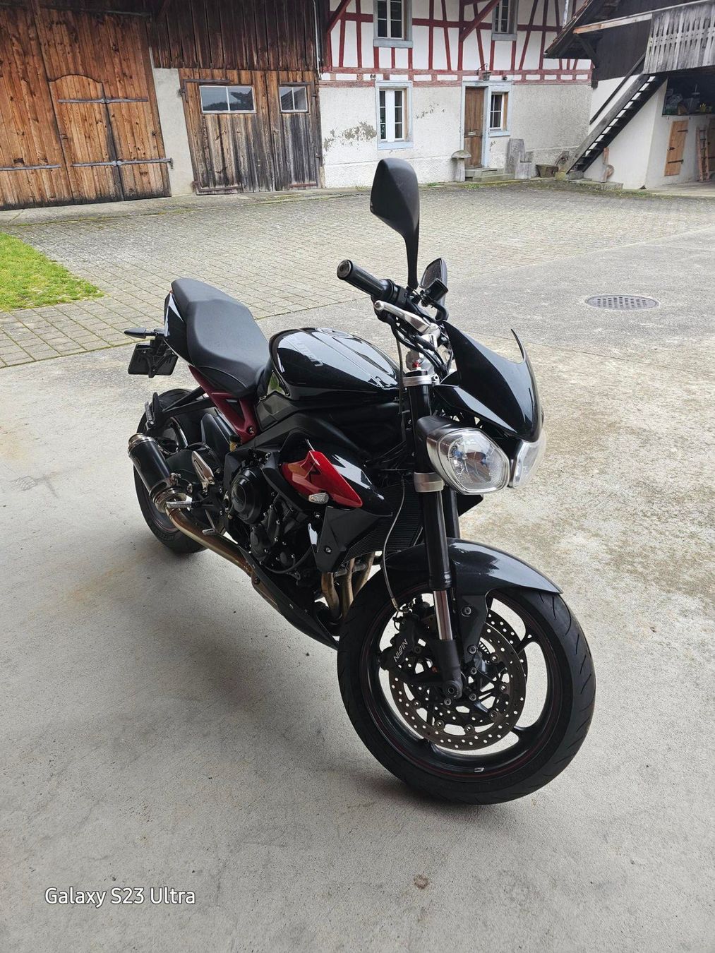 Triumph Strada: Triumph Street Triple R – Usato da Oberweningen venduto da Repair1 1