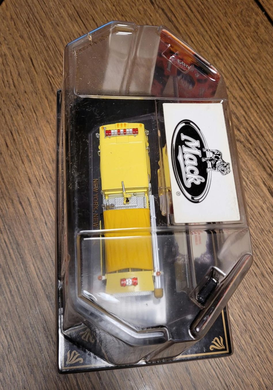 Modellautos: Code 3 Classics FDNY Mack Pumper 1:64 Gelb – Selten – Neu und originalverpackt aus Sonceboz-Sombeval von ter_9rc5 3