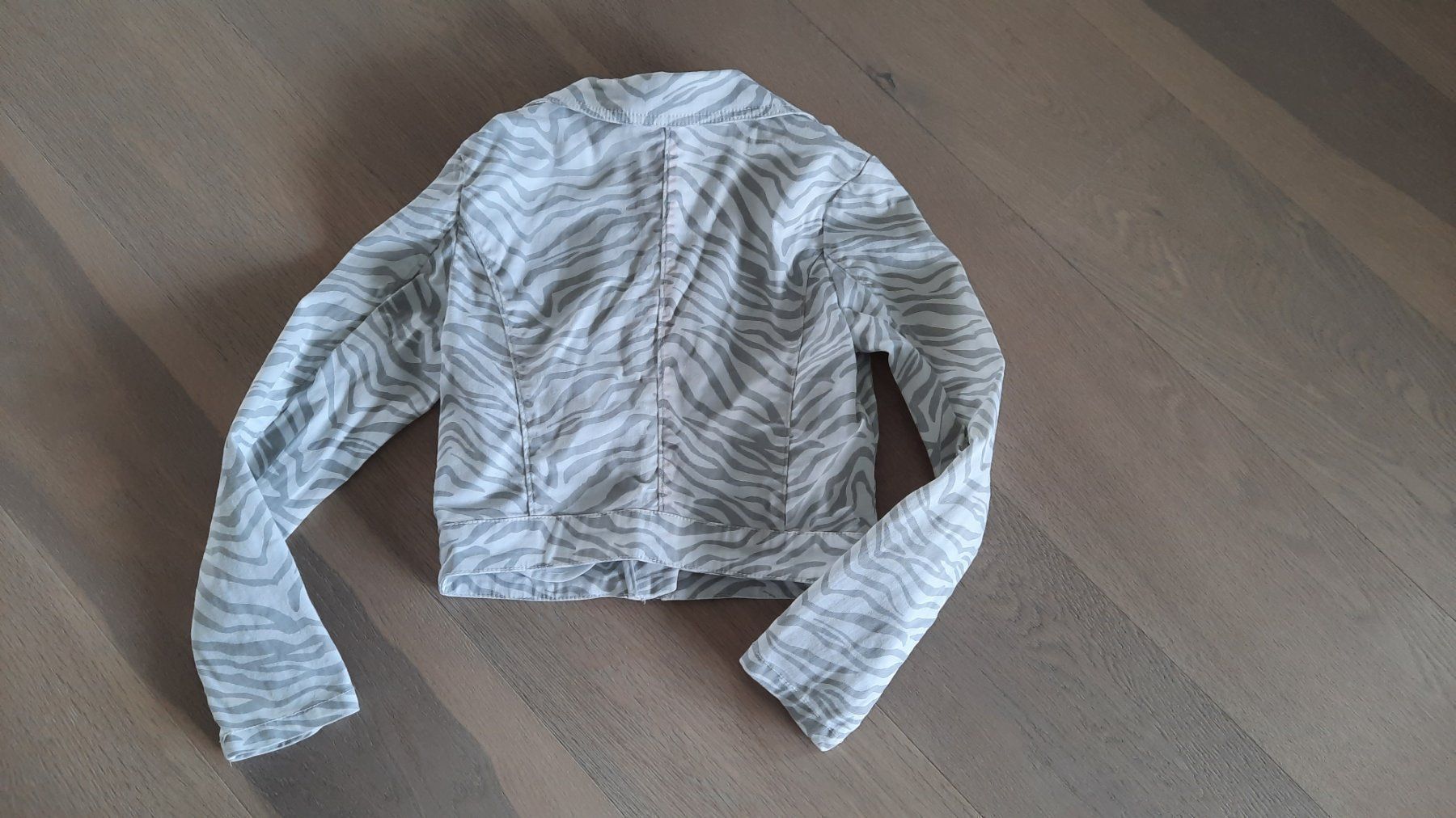 H&M Giacche & Cappotti: Zebra-Look Sommerjacke - Gr. 152 – Usato da Neftenbach venduto da DanielaS01020304 4
