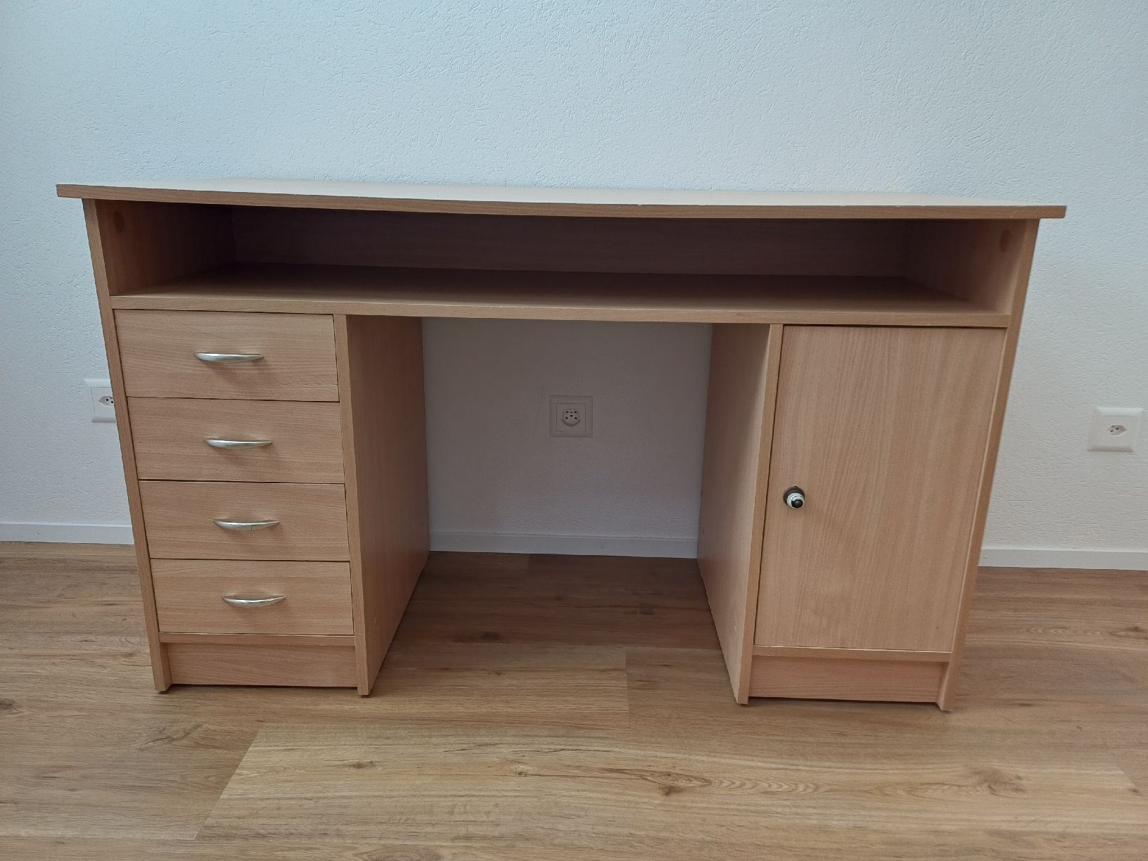 Schreibtische: Schreibtisch  – Gebraucht aus Hasle LU von Svemar