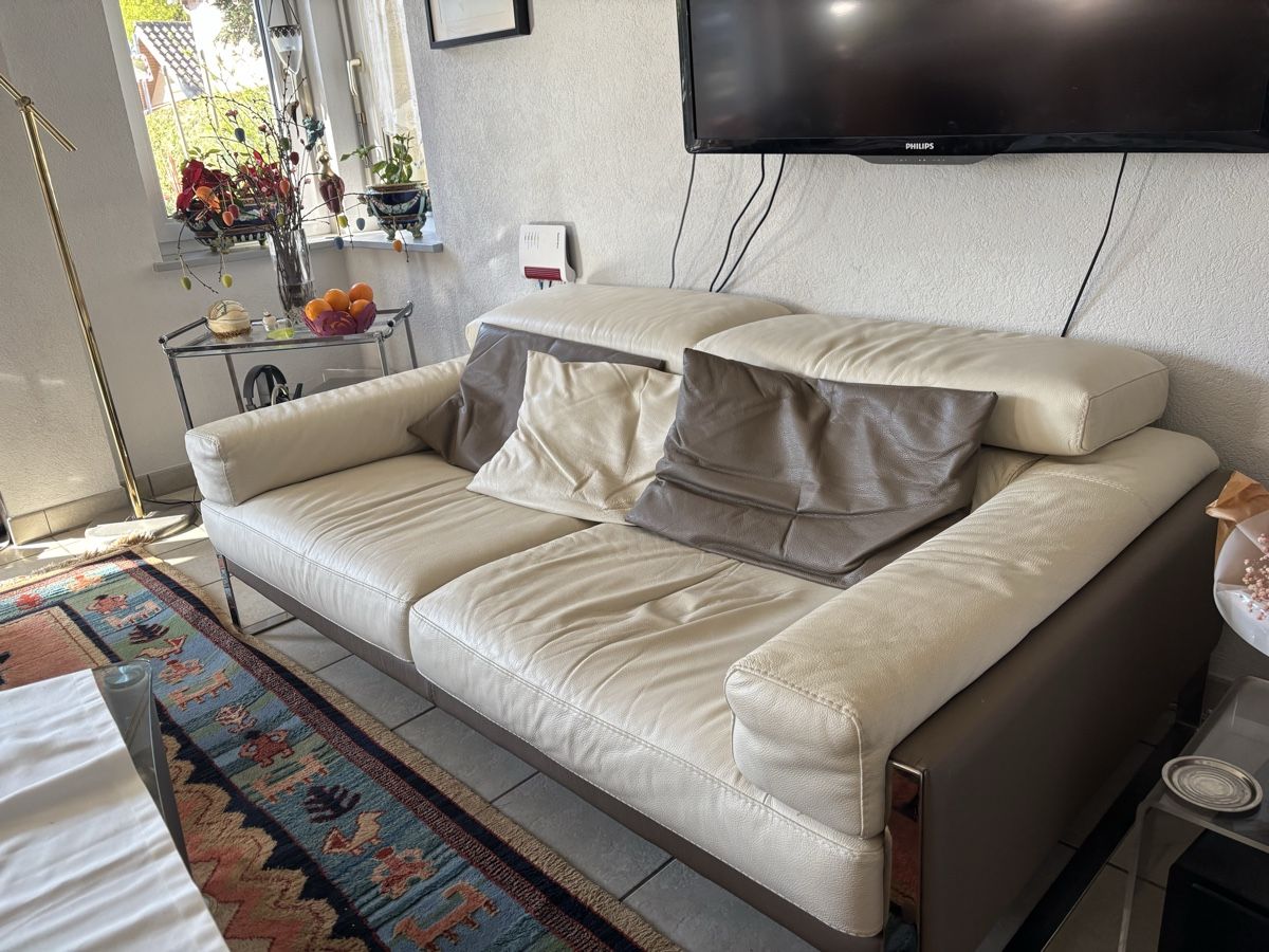 Poltrone: Fauteuil en cuir. Beige et brun. – Usato da Clarens venduto da ren_rp97 1